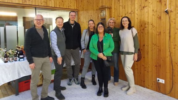 Gruppenfoto in den Räumlichkeiten der Diakonie de La Tour in Klagenfurt 