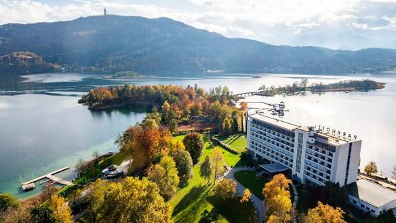 luftaufnahme-halbinsel-herbst-parkhotel-poertschach__7_.jpg 
