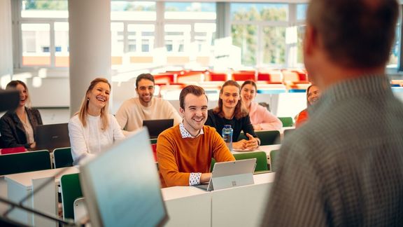 Imagefoto FH Kärnten: Studierende im Hörsaal