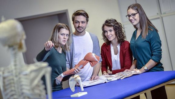 Ergotherapie Studierende an Fachhochschule