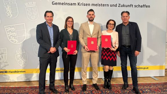 Die Gewinner*innen mit ihren Betreuern