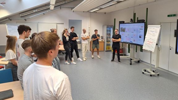 Physiotherapie trifft Unternehmertum: Einblicke in die Gründergarage Physiotherapeut*innen in der Gründergarage an der FH Kärnten