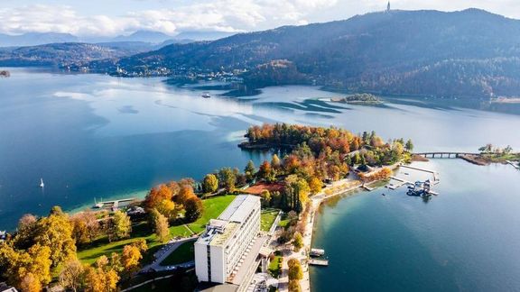 luftaufnahme-halbinsel-herbst-parkhotel-poertschach__5_.jpg 