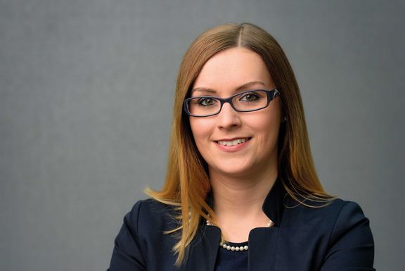 julia-lever.jpg